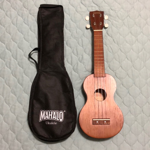 Other - Mahalo Ukulele w/ Case